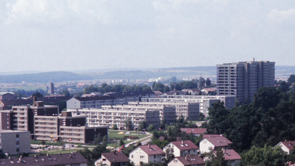ehemaligen Gebäude der Pfarrwiesenallee 7 - 31 (Aufnahme von 1975)